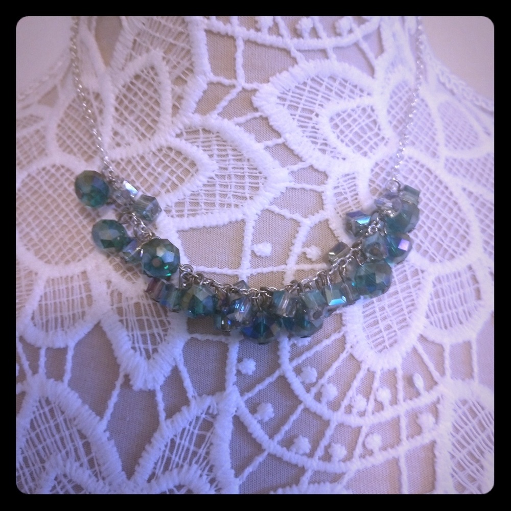 Silver tone Crystal looking necklace